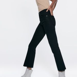 Zara Jeans - Zara -Mid Rise Cropped Flared Jeans in Black! Zara Jeans - Zara -Mid Rise Cropped Flared Jeans in Black!